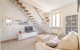Mosse Bridge Apartment By Mamo Florence